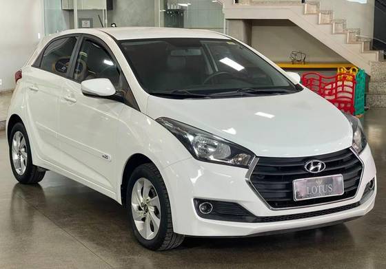 HYUNDAI HB20 1.6 COMFORT PLUS 16V FLEX 4P AUTOMÁTICO HYUNDAI HB20 1.6 COMFORT PLUS 16V FLEX 4P AUTOMÁTICO